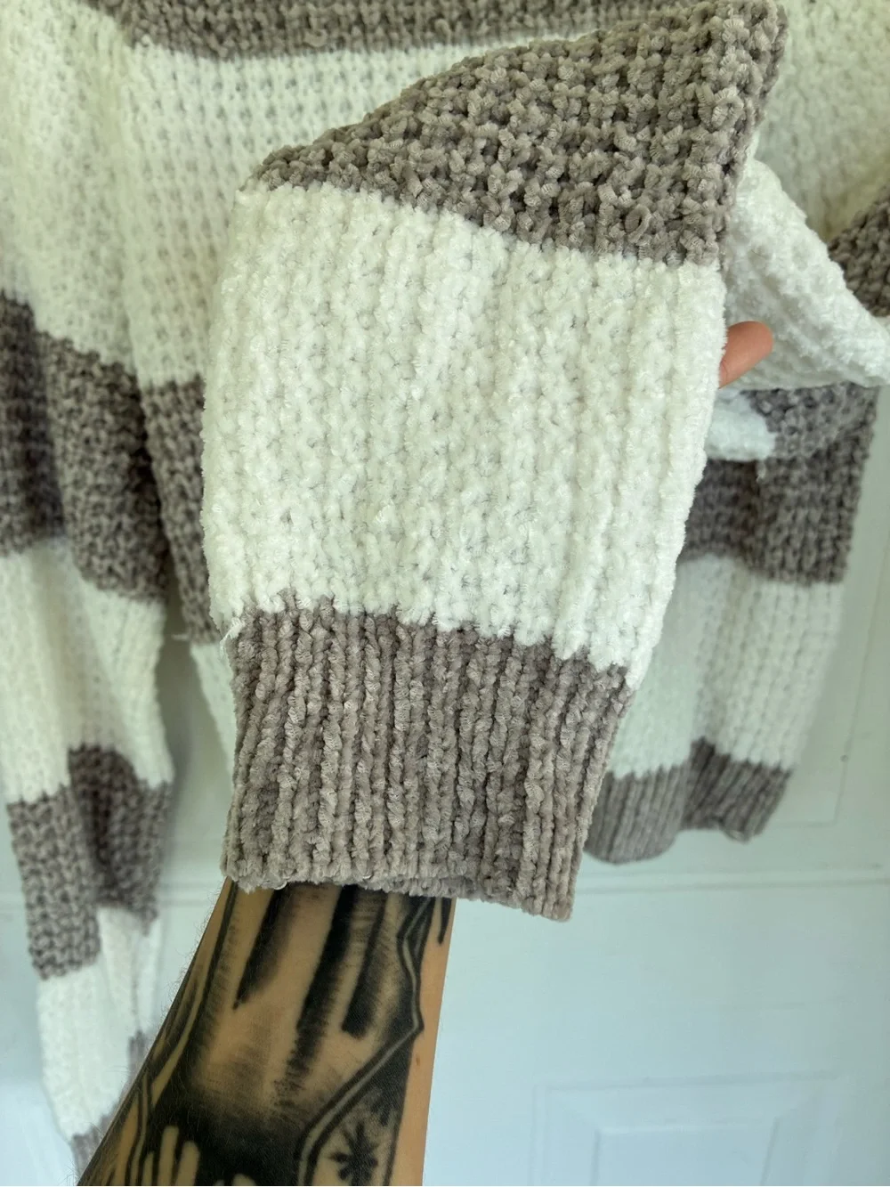 Poof Apparel Women’s Chenille Mock Neck Cropped Sweater Size Medium